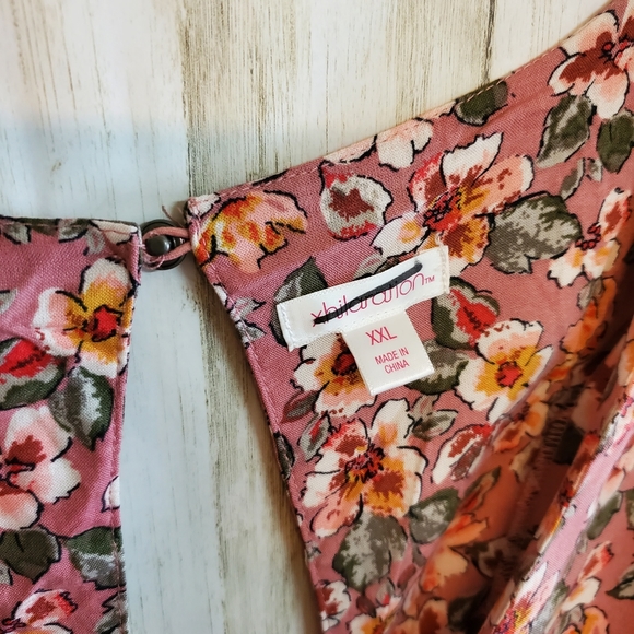 Xhilaration Target plus size floral romper xxl - Picture 4 of 4